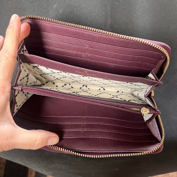 Kate Spade Elegant NY Neda Laurel Way Deep Plum Zip Wallet - Picture 3 of 5